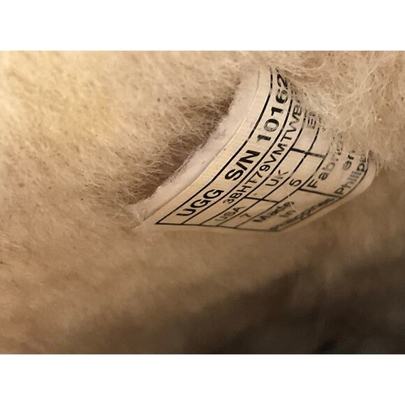 Ugg Women's Classic Boot, Brown - Women's size 7 - Picture 7 of 7